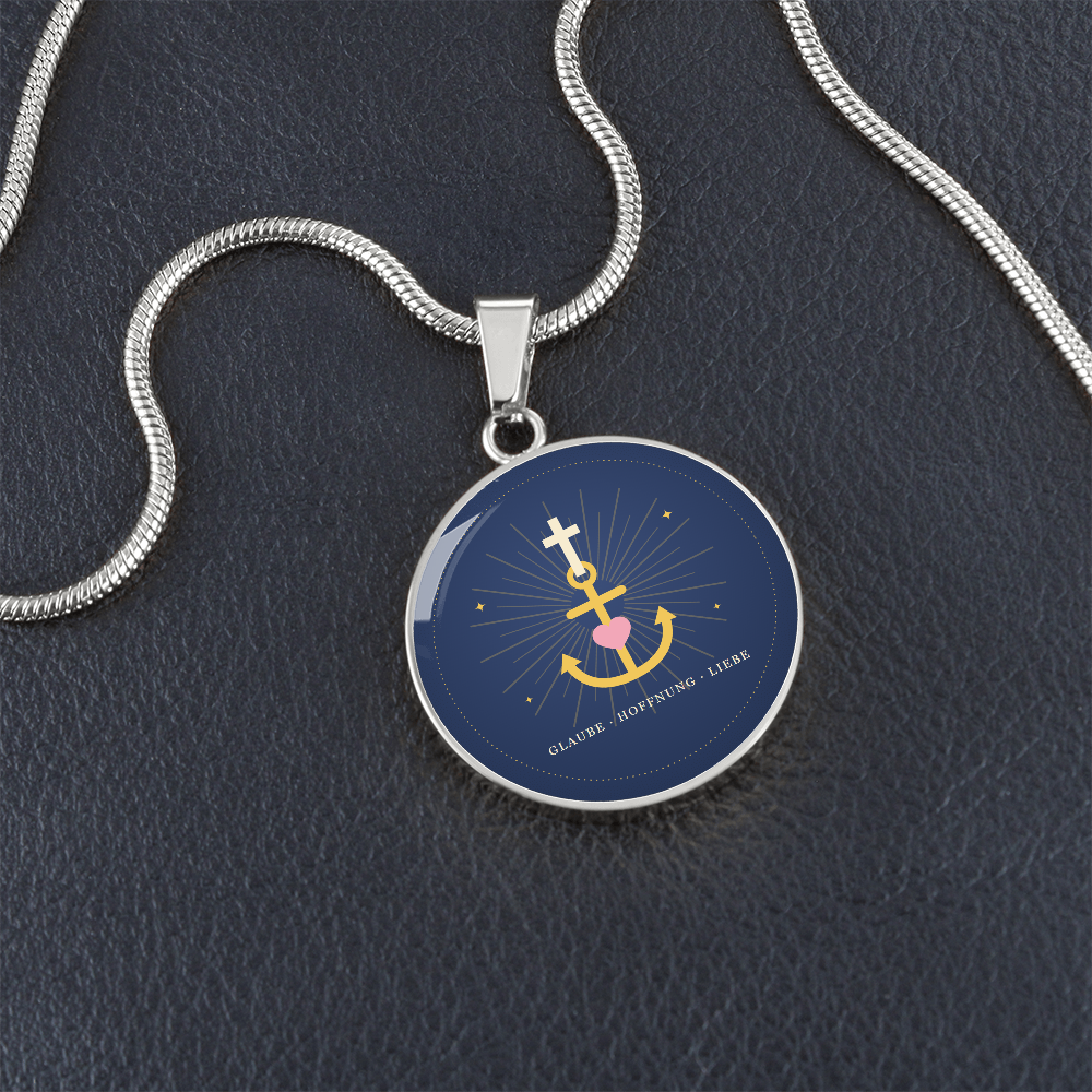 Kette mit klassischem Kreuz-Anker-Herz-Symbol in Nachtblau