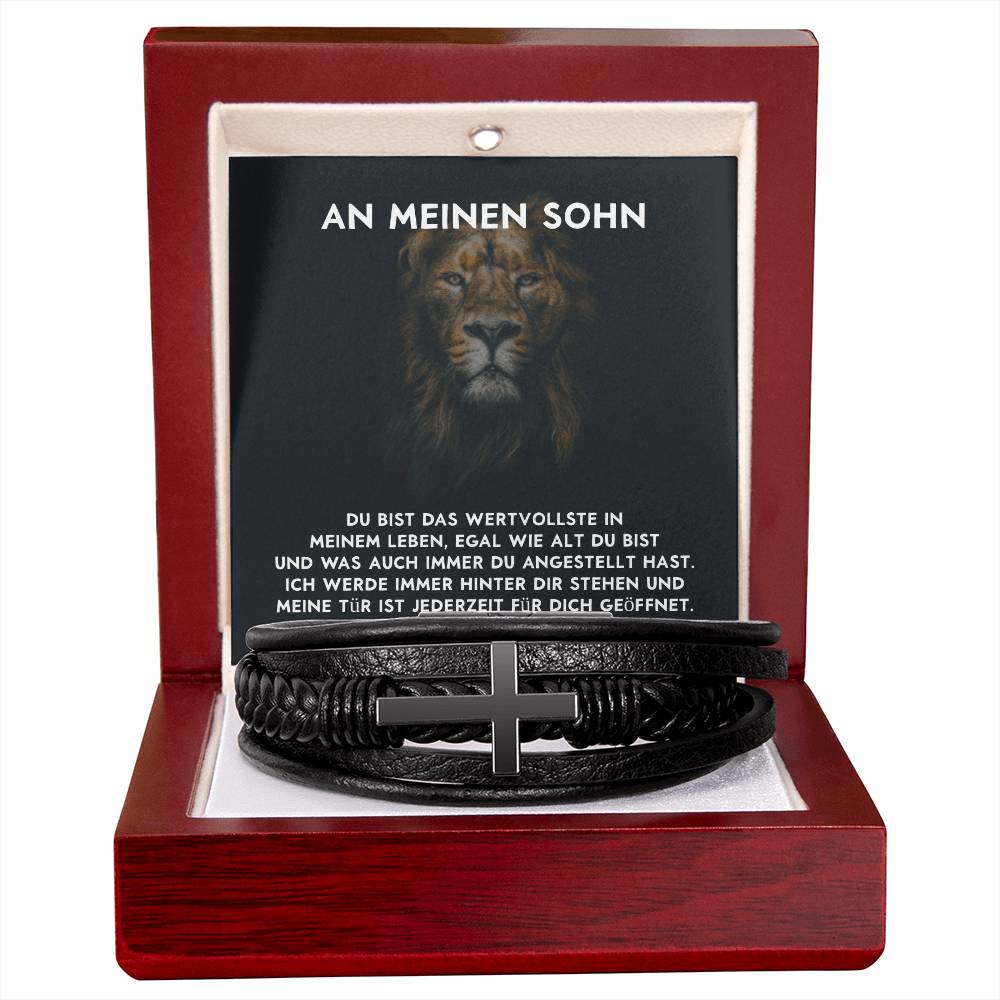 Zeige deine Liebe mit Stil – Edelstahlkreuz auf einem veganen Lederarmband, das für immer an deinen Sohn erinnert. Das perfekte Geschenk von Mama für ihren Sohn.