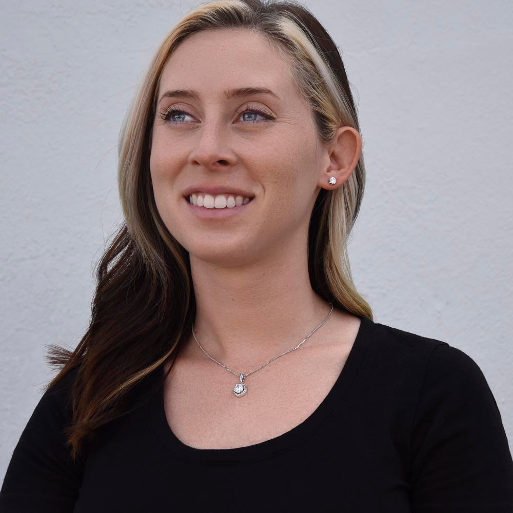 '25 år på flykt' Eternal smyckesset